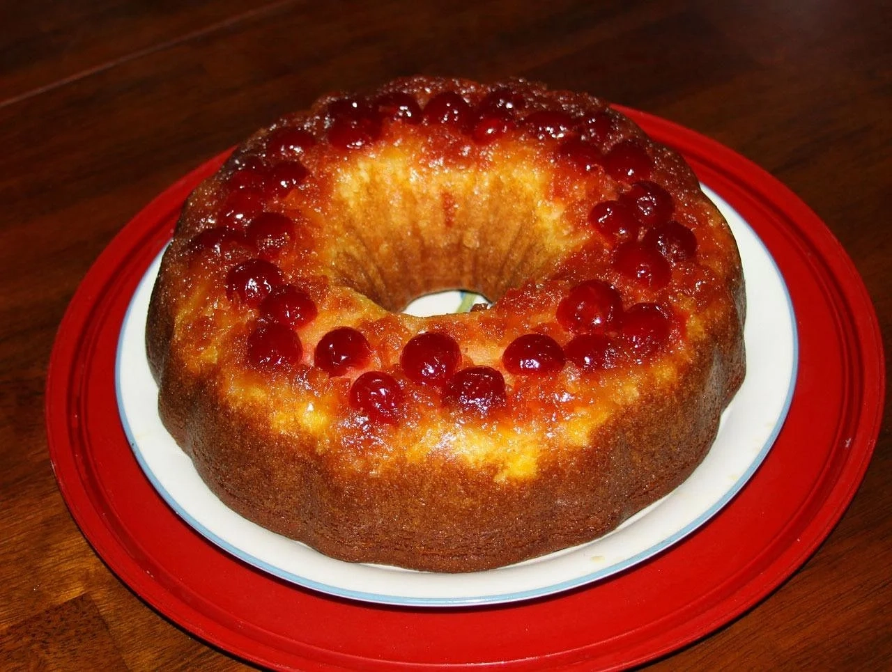 Deliciously Moist Pineapple Upside-Down Cake: A Retro Dessert Recipe